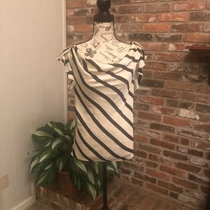 Worthington blouse with crumb catcher neckline.